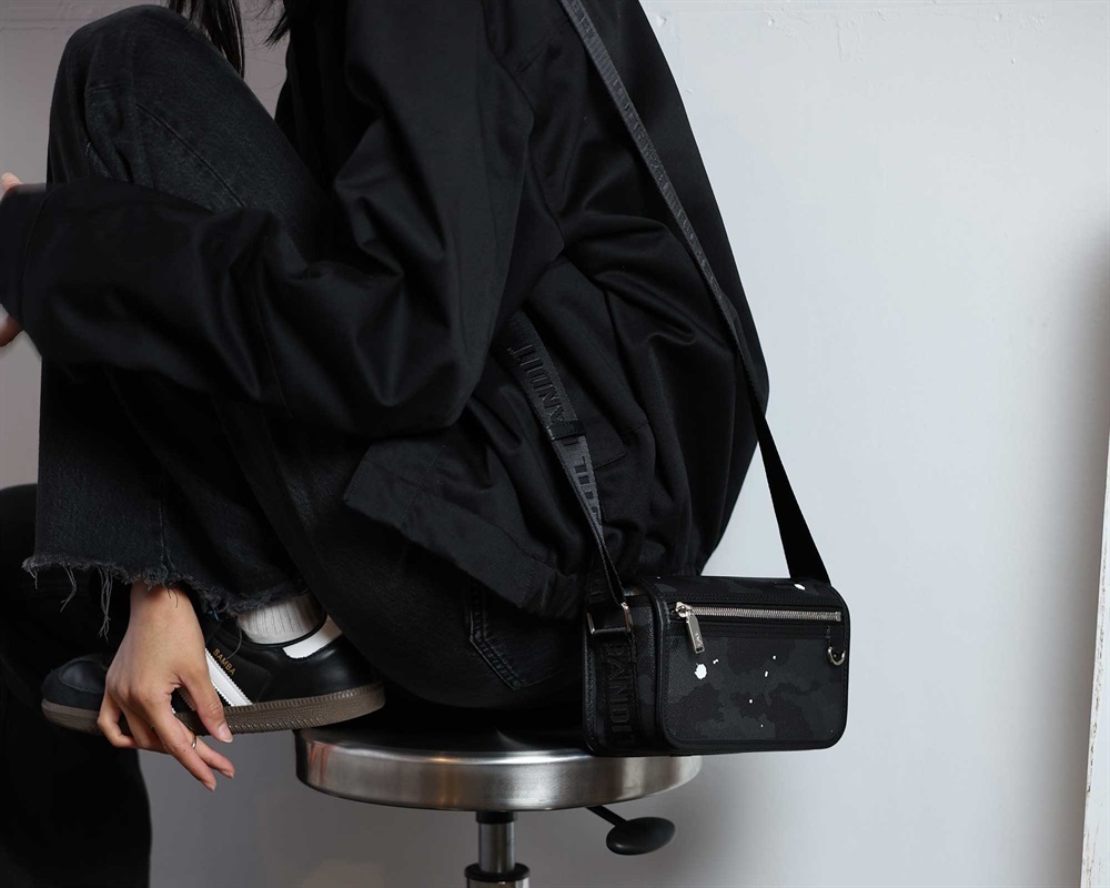 GENTIL BANDIT スモールクロスボディ ブラックカモ|GENTIL BANDIT 公式